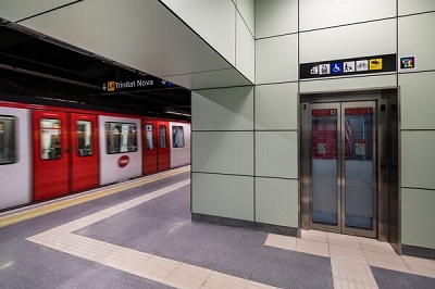 Nuevo vestíbulo adaptado en la estación Maragall de Metro de Barcelona